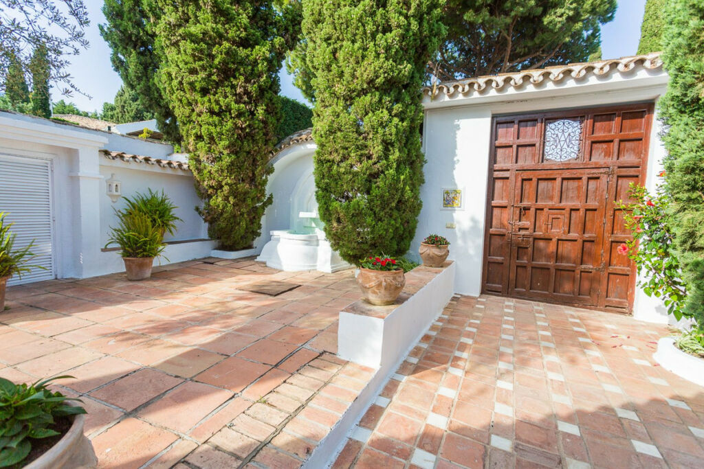 Detached Villa The Golden Mile Málaga - image 45