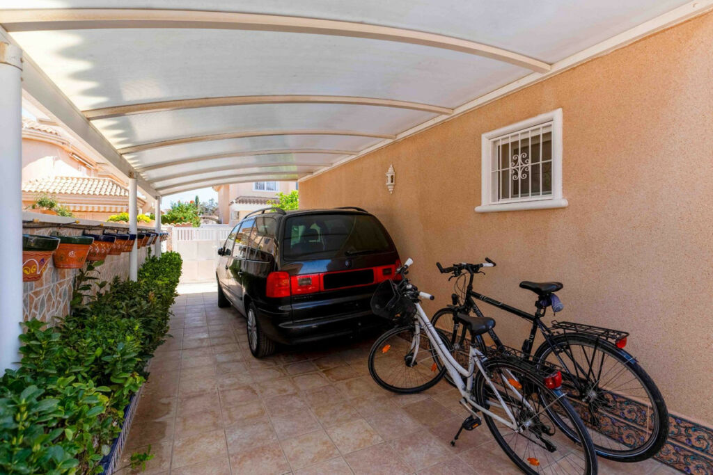 Detached Villa Punta Prima Alicante - image 3