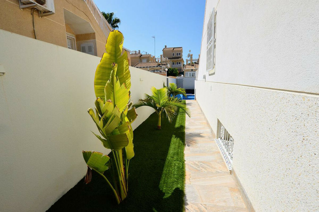 Detached Villa Los Altos Alicante - image 45