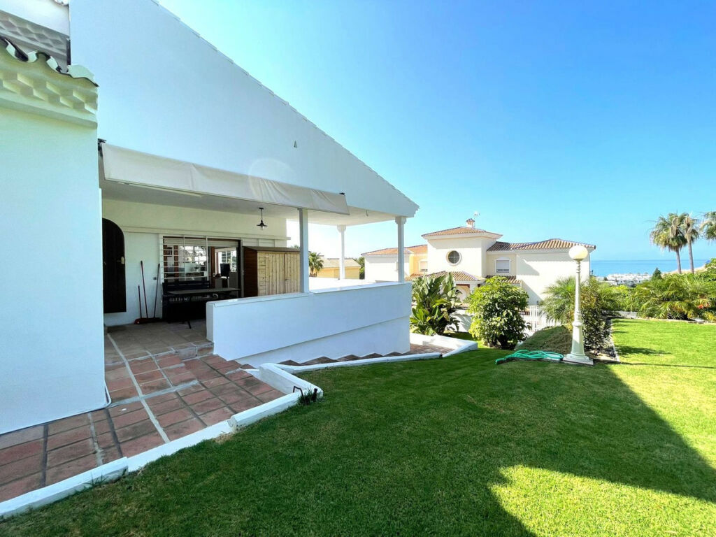 Detached Villa Estepona Málaga - image 46