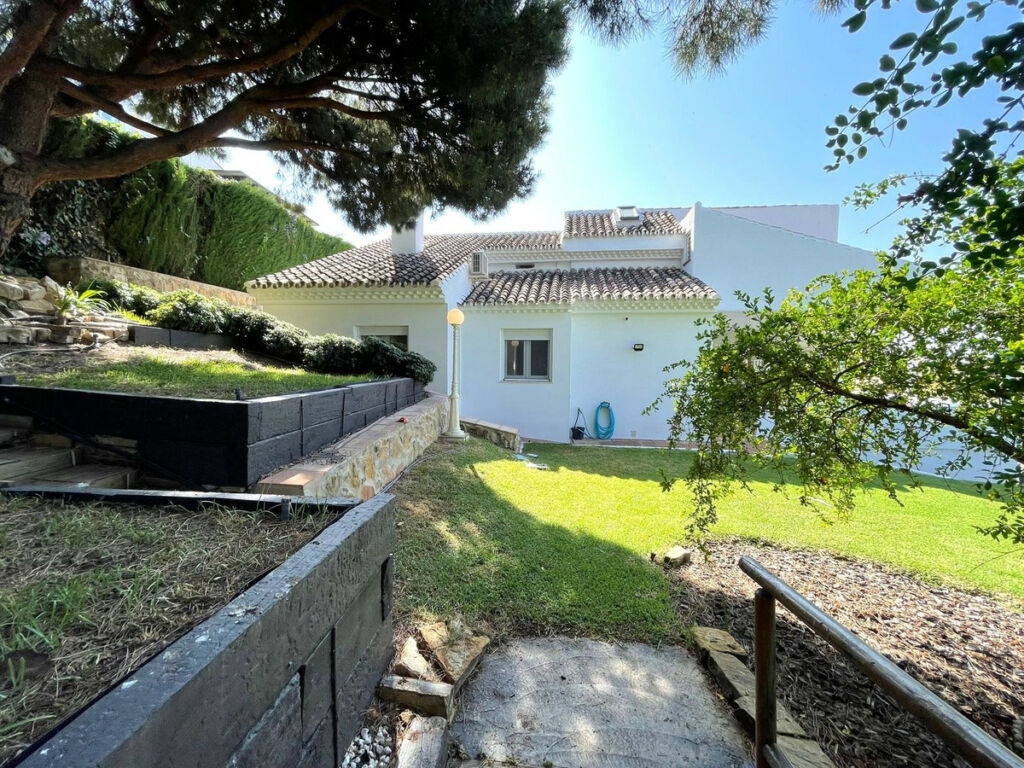 Detached Villa Estepona Málaga - image 47
