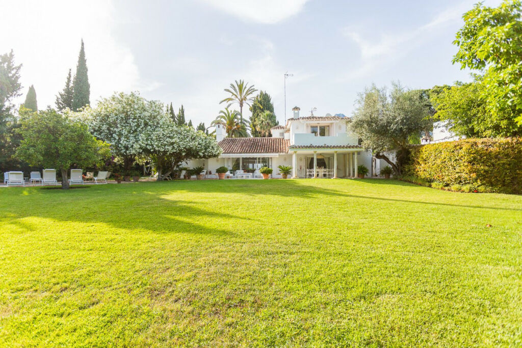 Detached Villa The Golden Mile Málaga - image 48