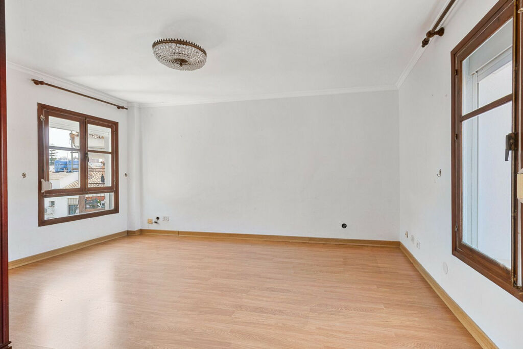 Middle Floor Apartment Fuengirola Málaga - image 5