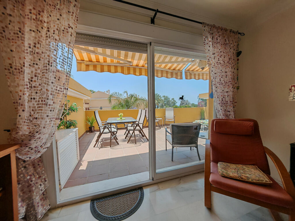 Middle Floor Apartment Elviria Málaga - image 5