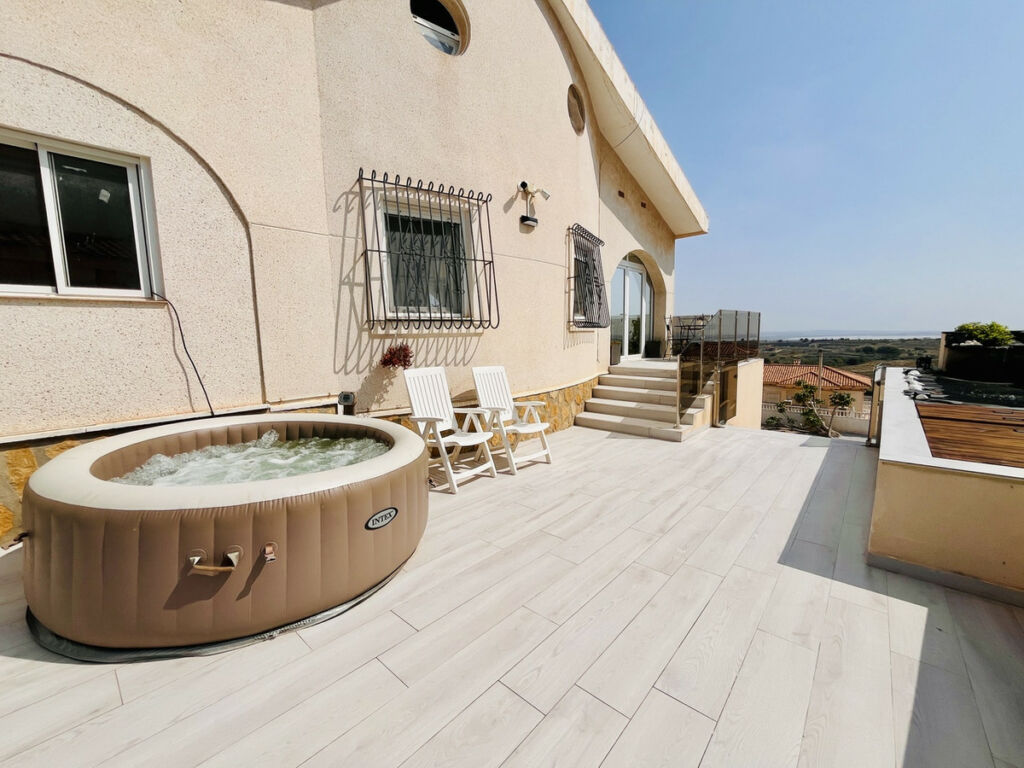 Detached Villa San Miguel de Salinas Alicante - image 5