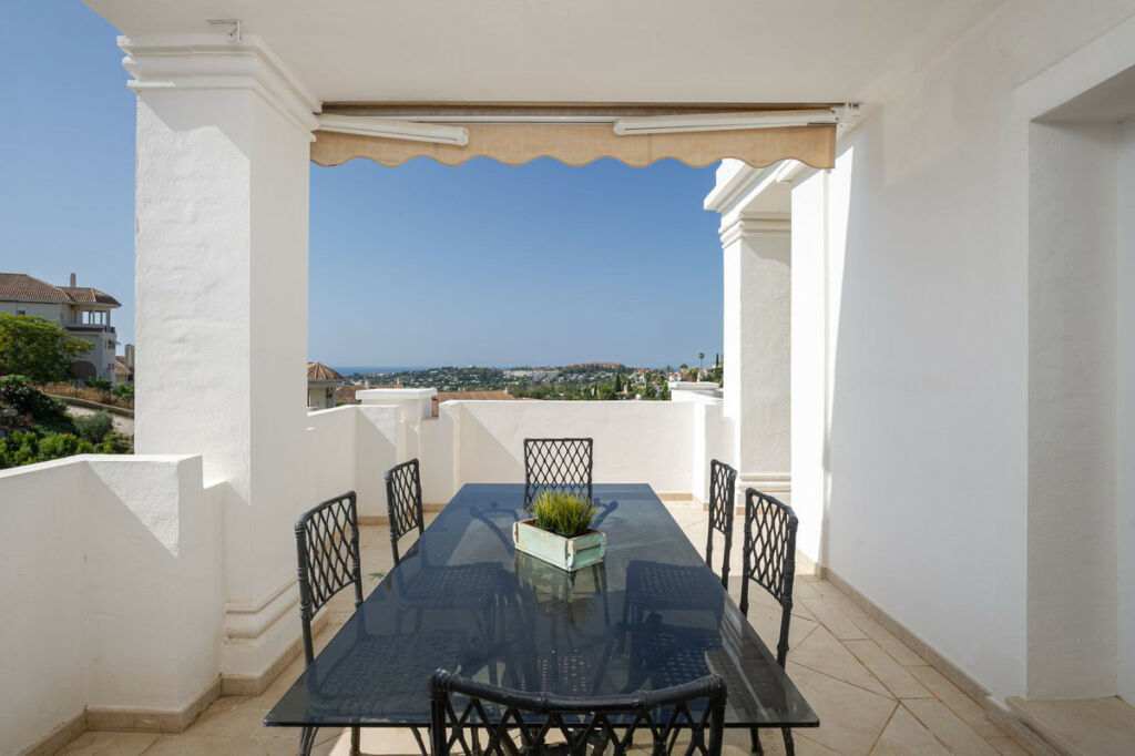 Middle Floor Apartment Nueva Andalucía Málaga - image 7