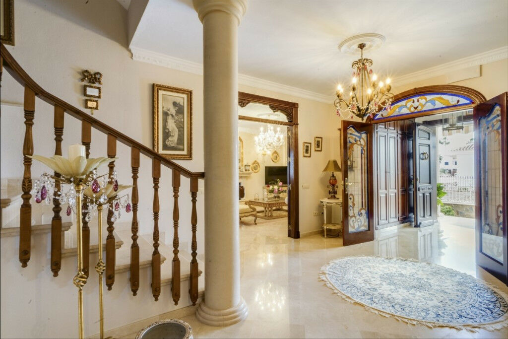 Detached Villa Alhaurín el Grande Málaga - image 5