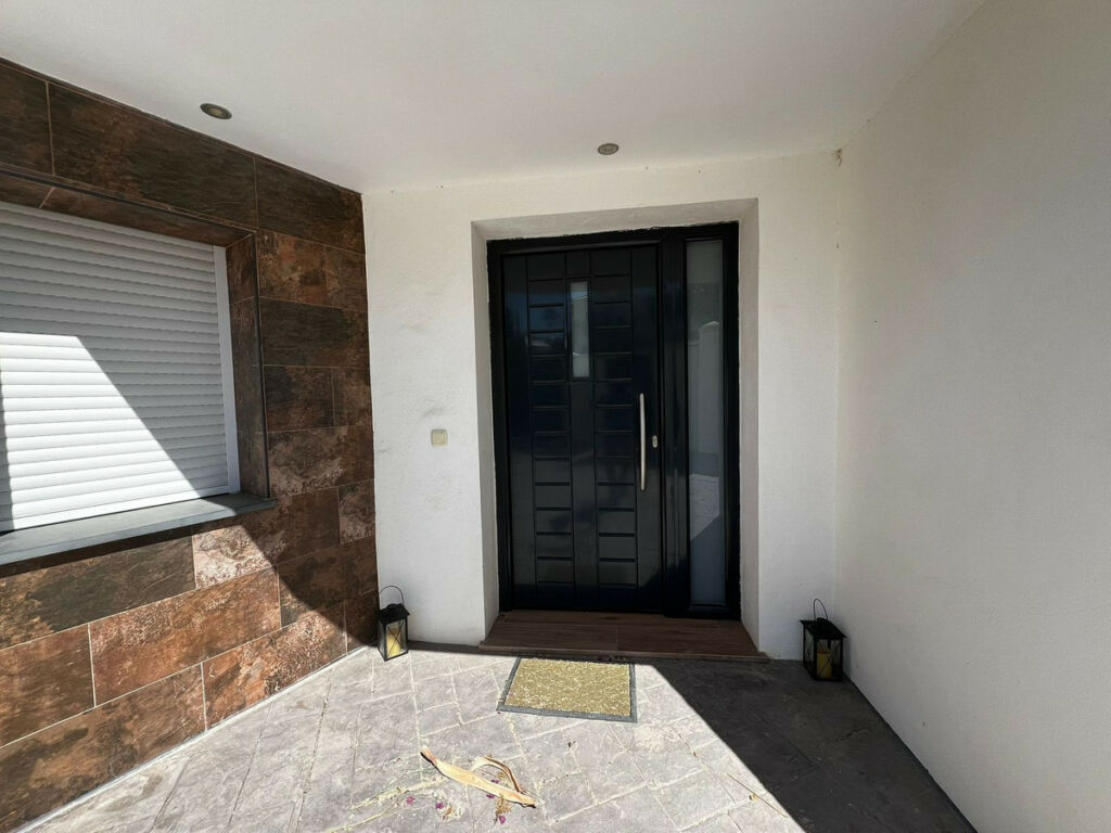 Detached Villa Estepona Málaga - image 5