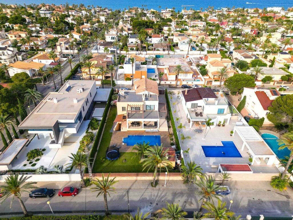 Detached Villa Cabo Roig Alicante - image 5