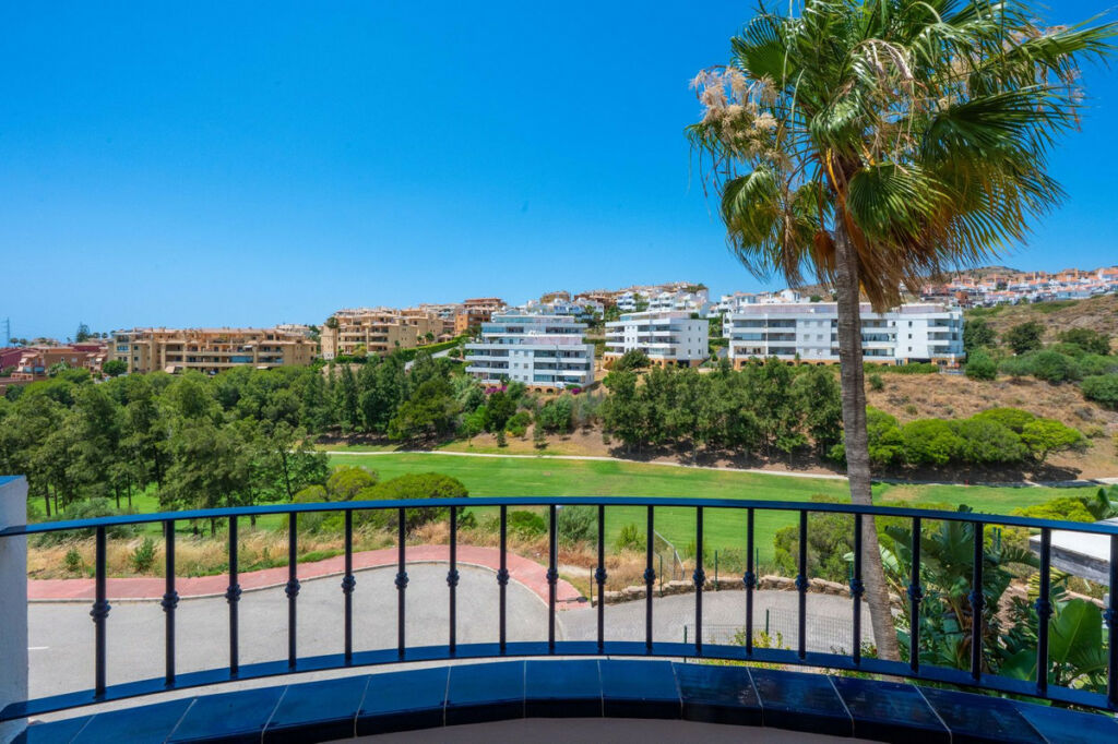 Middle Floor Apartment Riviera del Sol Málaga - image 5