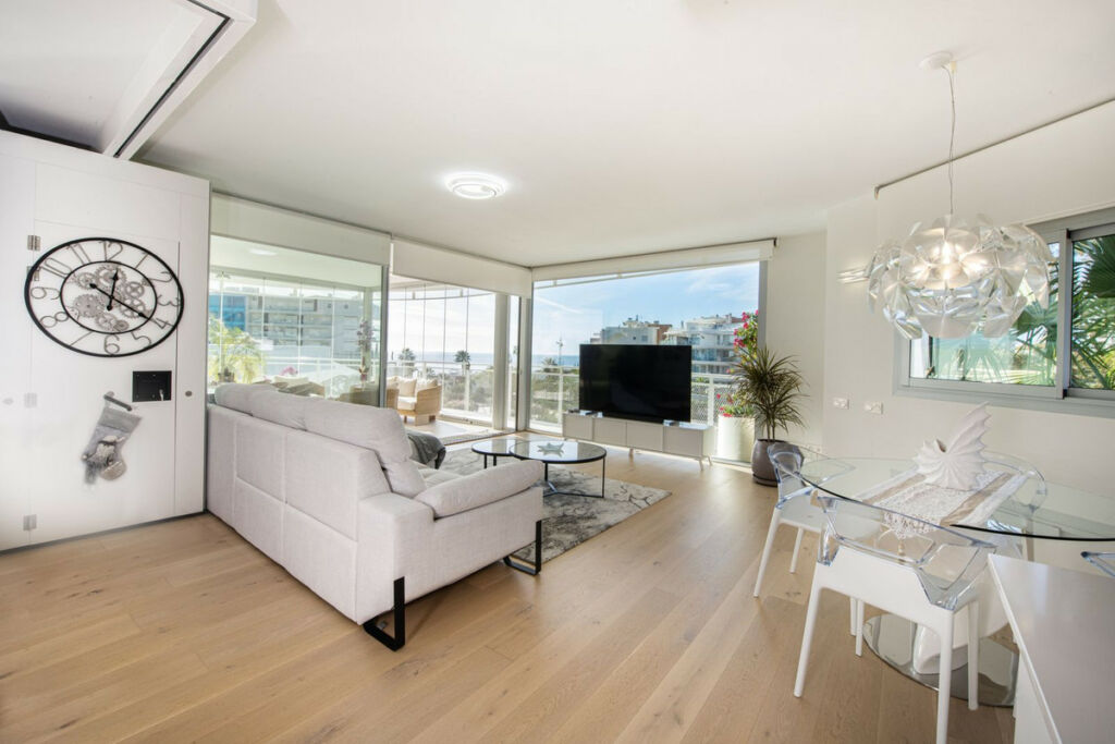 Middle Floor Apartment Benalmadena Málaga - image 5
