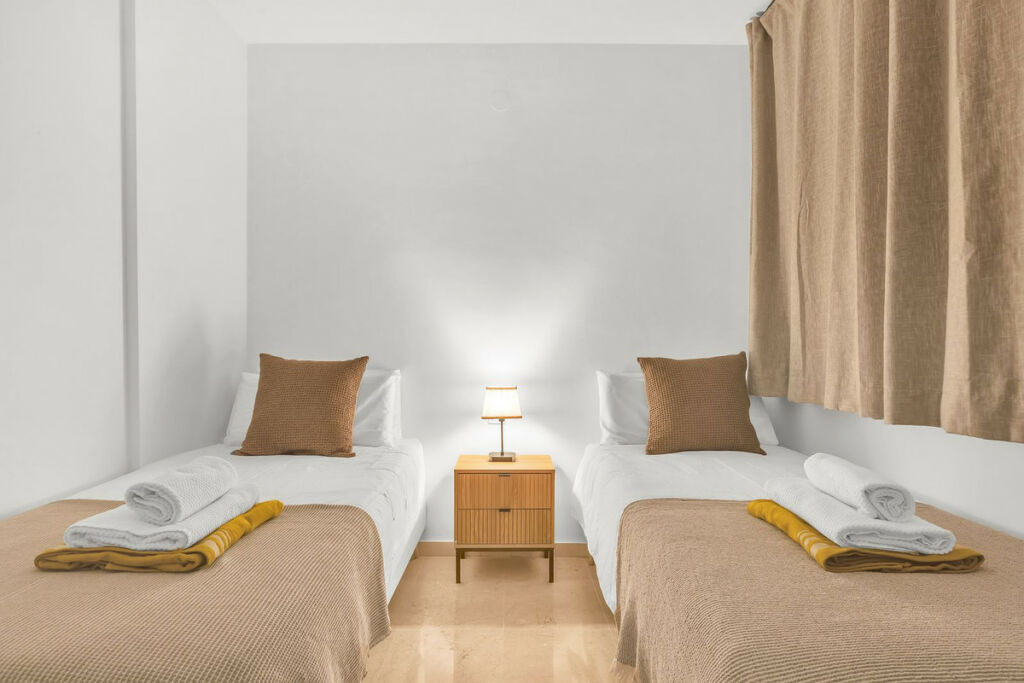Middle Floor Apartment Estepona Málaga - image 5