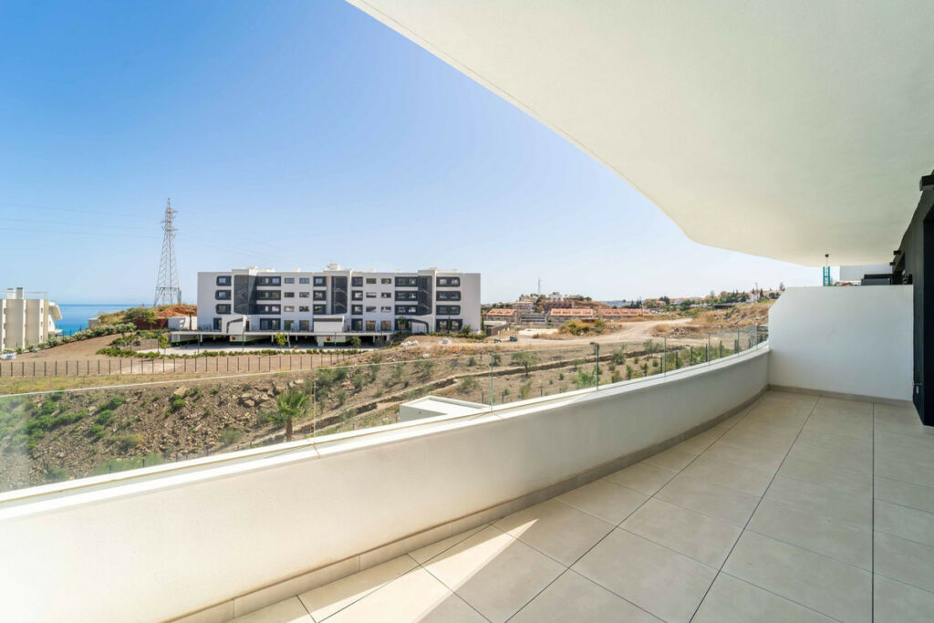 Middle Floor Apartment Fuengirola Málaga - image 5