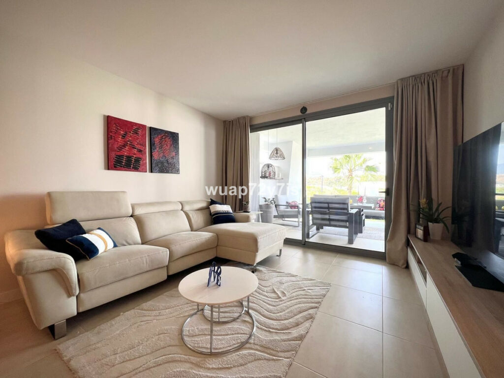 Middle Floor Apartment Estepona Málaga - image 5