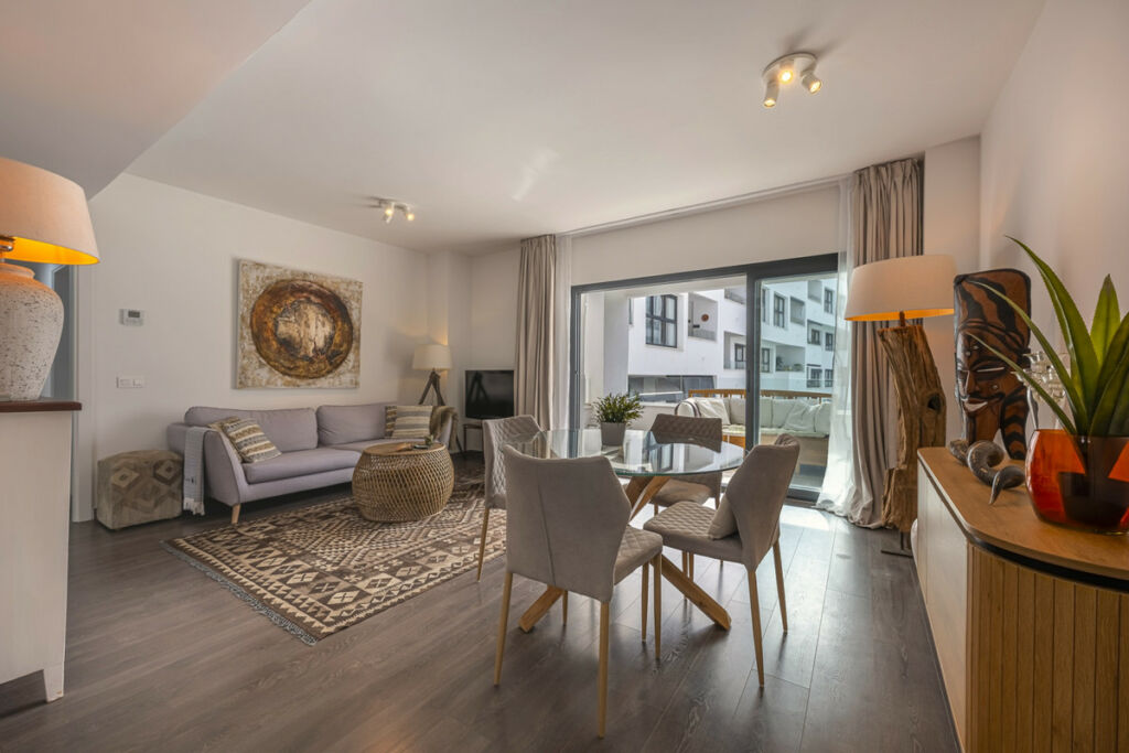 Middle Floor Apartment Estepona Málaga - image 4