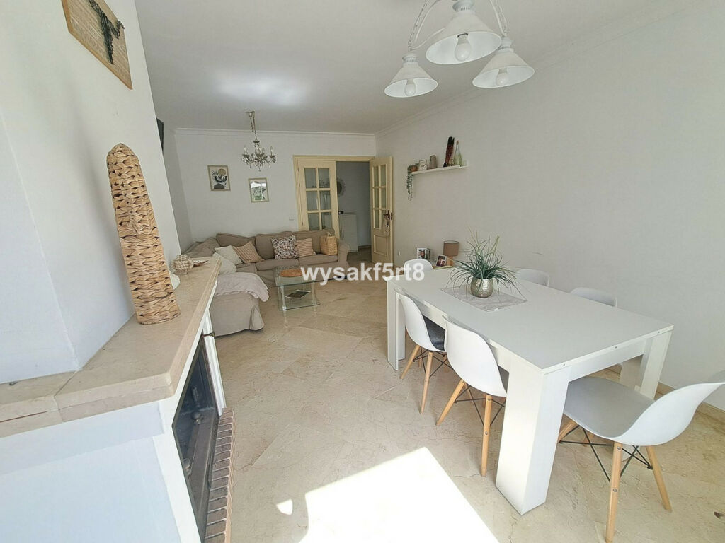 Middle Floor Apartment Casares Playa Málaga - image 4