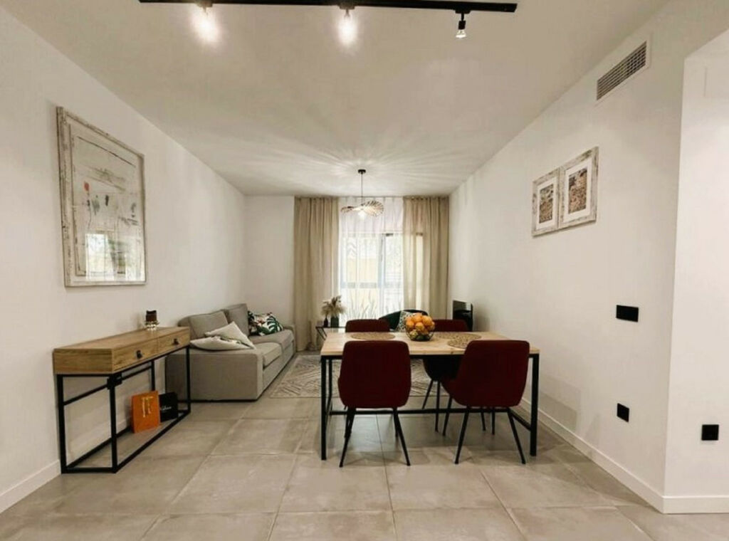 Middle Floor Apartment Cancelada Málaga - image 4
