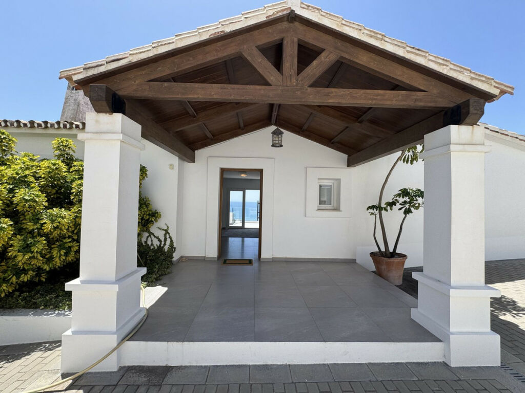 Detached Villa Riviera del Sol Málaga - image 5