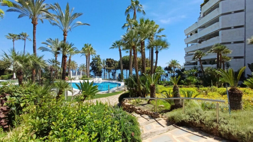 Middle Floor Apartment Marbella Málaga - image 5