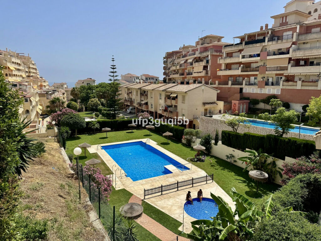 Middle Floor Apartment Torrequebrada Málaga - image 5