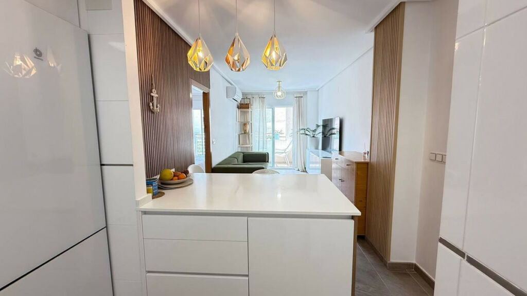 Middle Floor Apartment Torrevieja Alicante - image 5