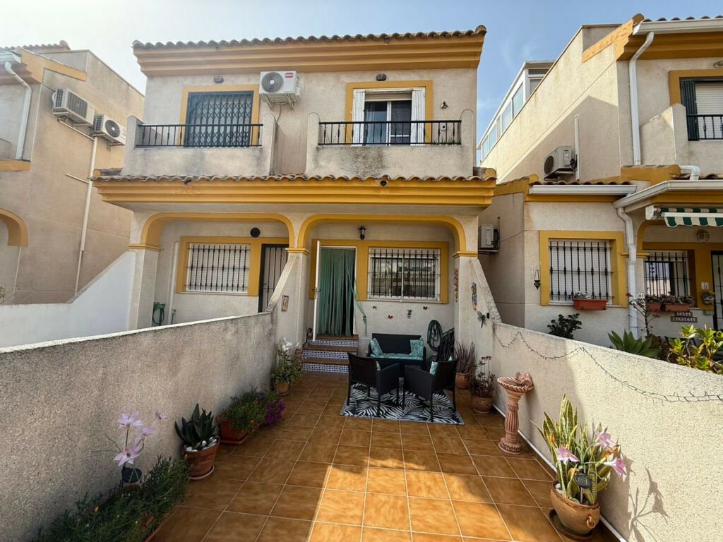 Townhouse Daya Nueva Alicante - image 5