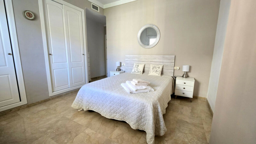 Middle Floor Apartment Aloha Málaga - image 6