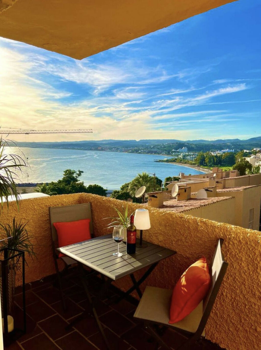 Middle Floor Apartment Estepona Málaga - image 3