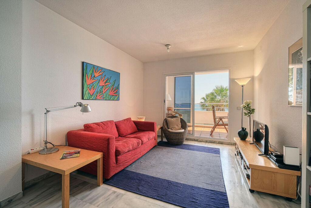 Middle Floor Apartment Estepona Málaga - image 5