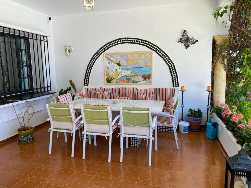 Detached Villa El Paraiso Málaga - image 6