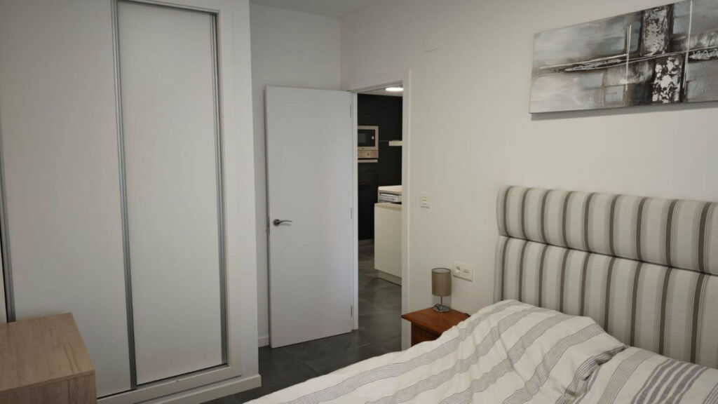 Middle Floor Apartment Torrevieja Alicante - image 5