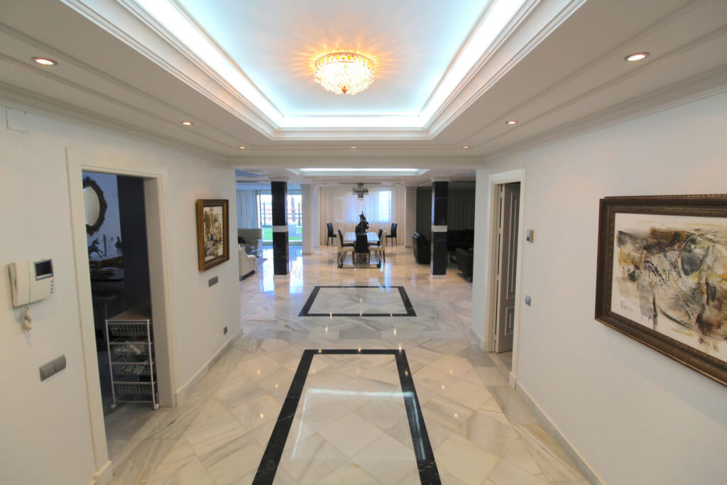 Ground Floor Apartment Puerto Banús Málaga - image 5