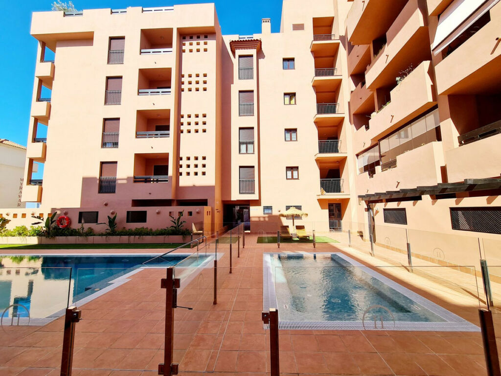 Middle Floor Apartment Benalmadena Málaga - image 2