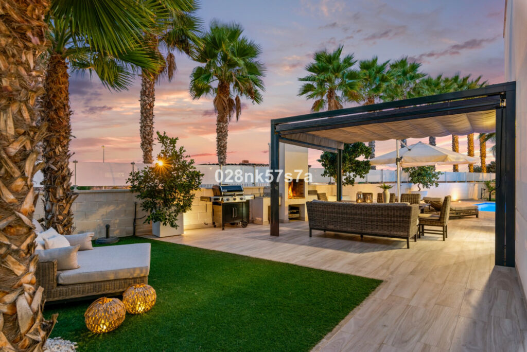 Detached Villa Lomas de Cabo Roig Alicante - image 5