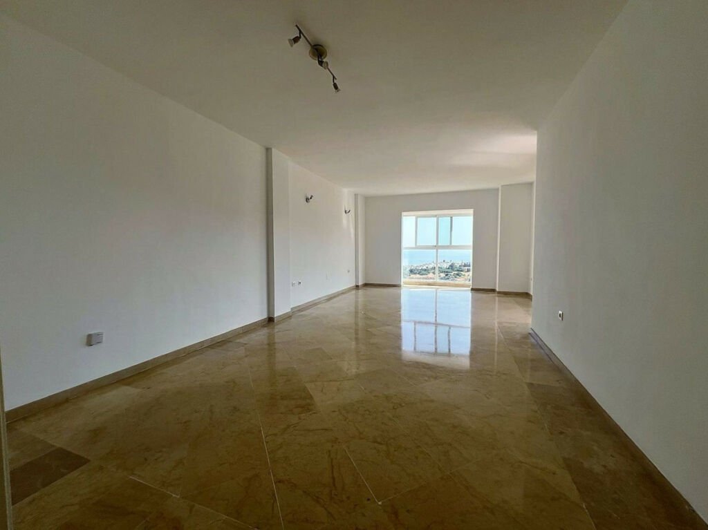 Middle Floor Apartment Calahonda Málaga - image 5