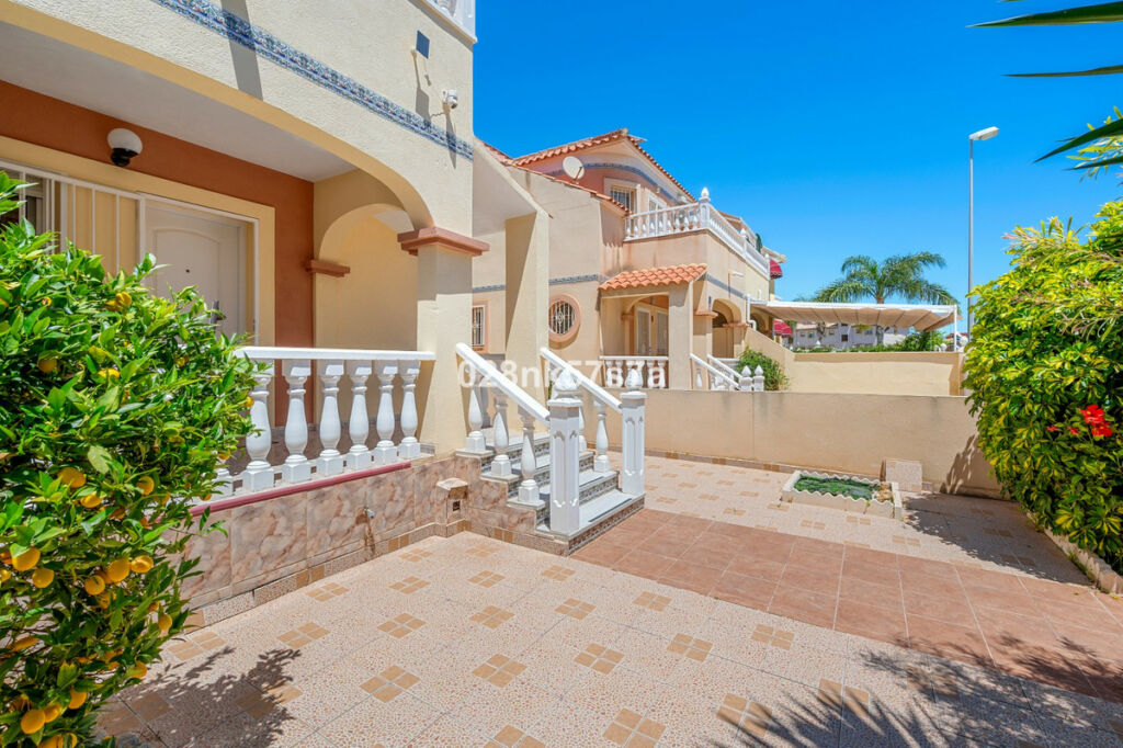 Townhouse La Zenia Alicante - image 5