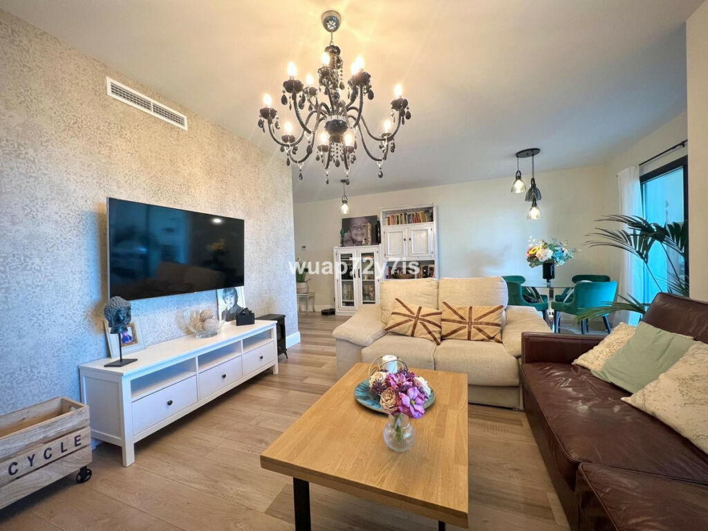 Middle Floor Apartment Estepona Málaga - image 5
