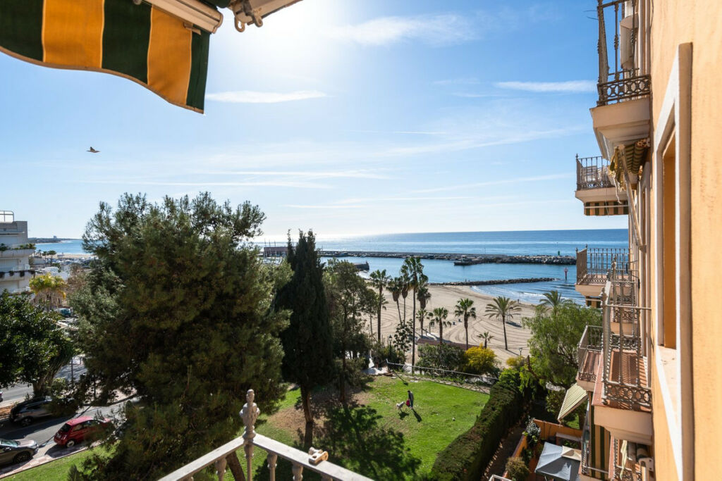 Middle Floor Apartment Marbella Málaga - image 5