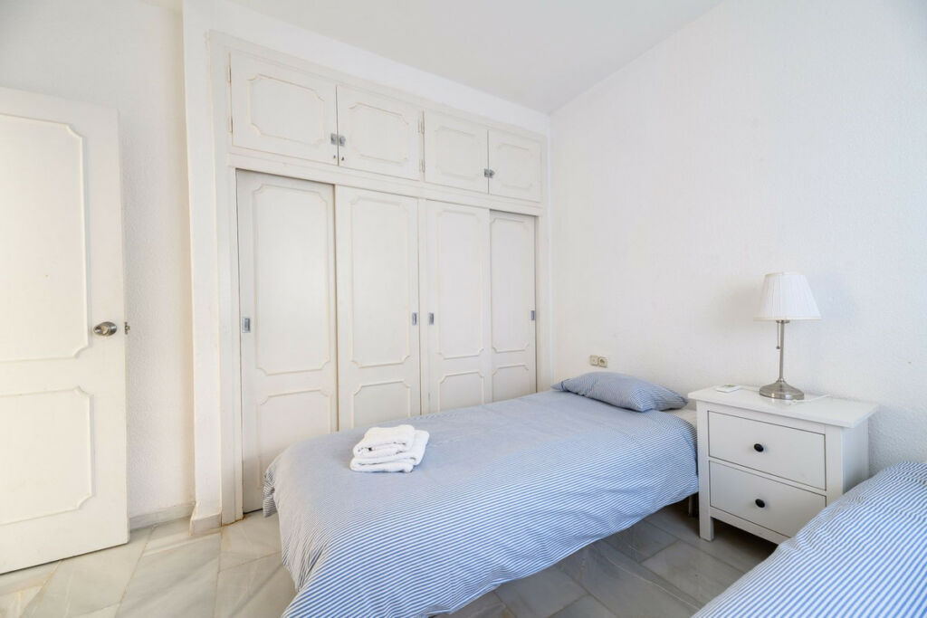 Ground Floor Apartment Calahonda Málaga - image 5