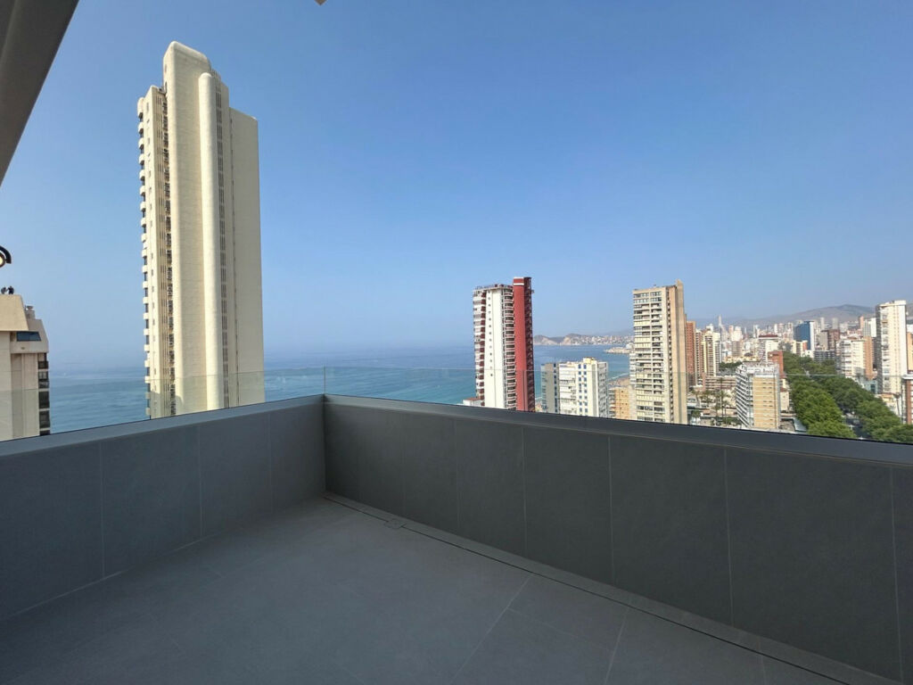 Middle Floor Apartment Benidorm Alicante - image 5