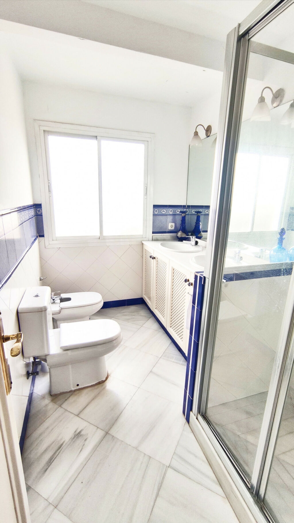 Middle Floor Apartment Marbella Málaga - image 3