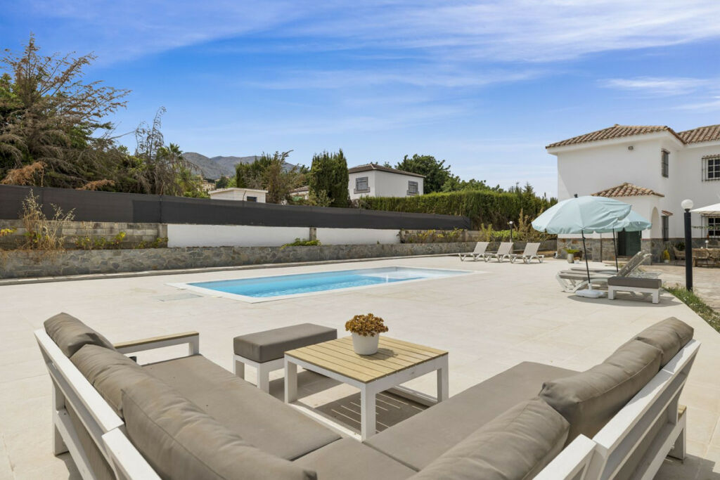 Detached Villa Alhaurín de la Torre Málaga - image 5