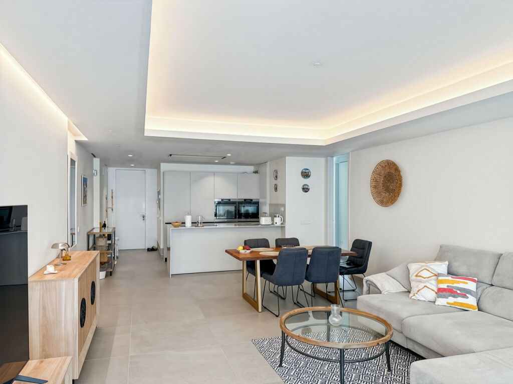 Middle Floor Apartment Estepona Málaga - image 5