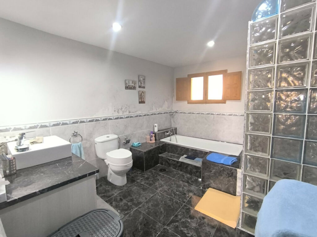 Detached Villa Chinorlet Alicante - image 5