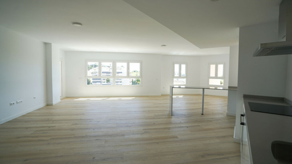 Middle Floor Apartment Marbella Málaga - image 4