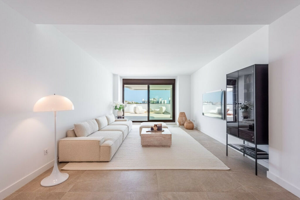 Middle Floor Apartment Estepona Málaga - image 5