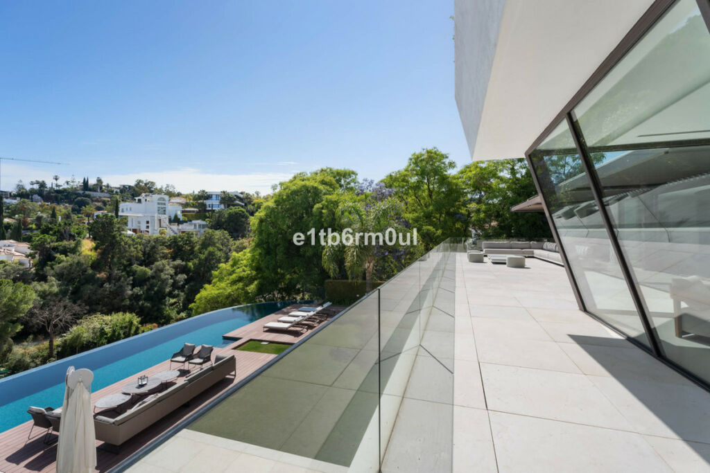 Detached Villa La Quinta Málaga - image 5