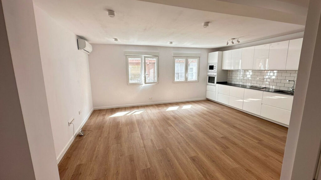 Middle Floor Apartment Benidorm Alicante - image 3