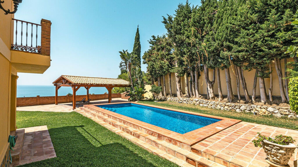 Semi-Detached House La Capellania Málaga - image 5