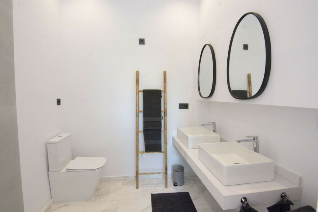 Ground Floor Apartment La Mairena Málaga - image 5